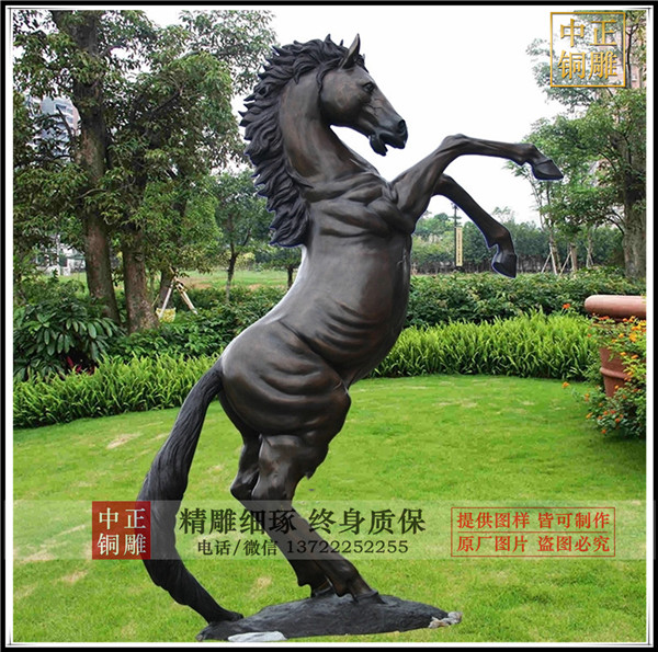 公园铜马雕塑