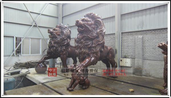 大门口铜狮子雕塑.jpg 大门口铜狮子雕塑.jpg