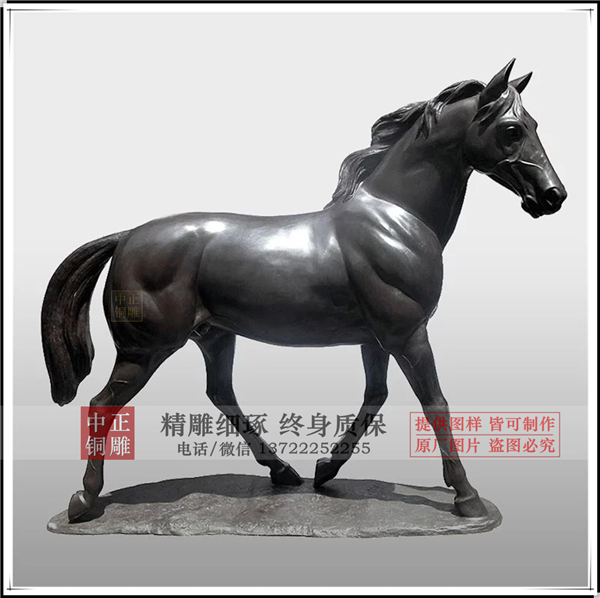 马铜像
