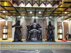 寺院关公雕塑