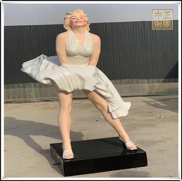 梦露雕塑.jpg 梦露雕塑.jpg