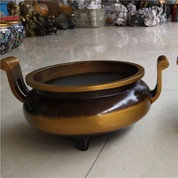 双耳三足铜香炉雕塑.jpg 双耳三足铜香炉雕塑.jpg