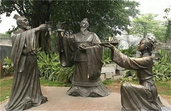 古代喝酒铜雕塑.jpg 古代喝酒铜雕塑.jpg