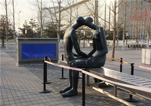 抽象爱情雕塑.jpg 抽象爱情雕塑.jpg