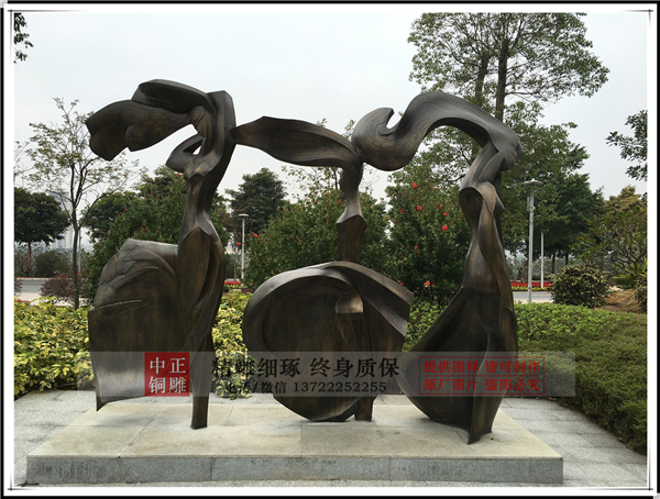 步行街小品铜雕.jpg 步行街小品铜雕.jpg