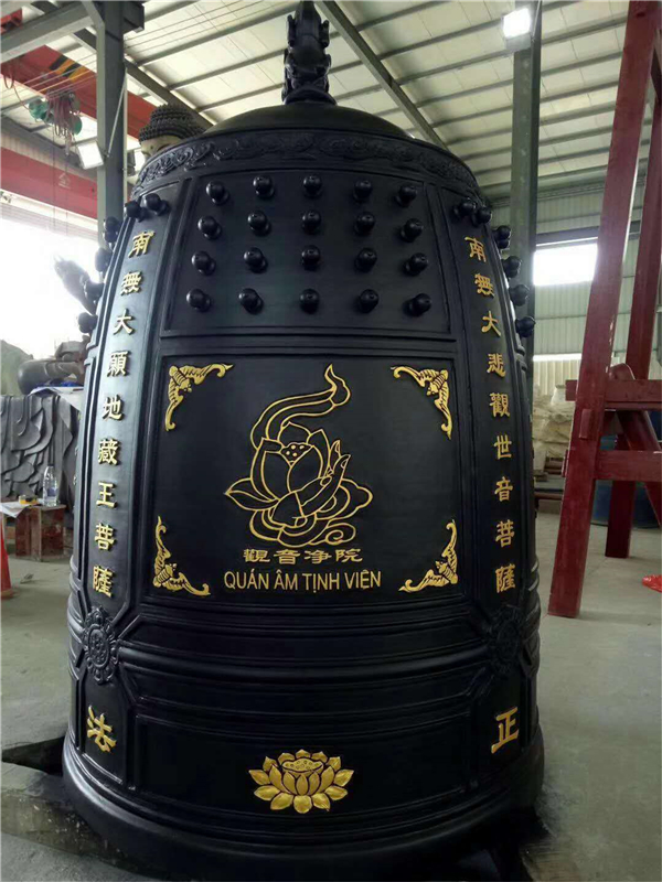 铜钟雕塑.jpg 铜钟雕塑.jpg