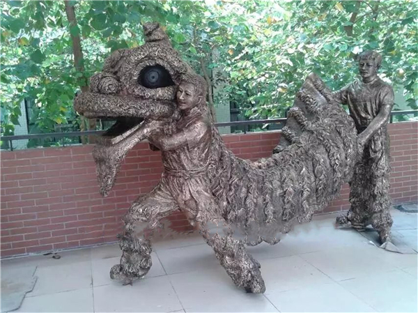 公园舞狮铜像.jpg 公园舞狮铜像.jpg