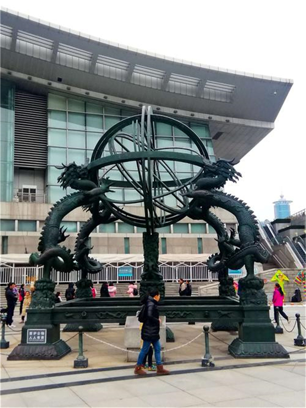 大型浑天仪雕塑.jpg