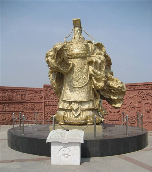 广场秦始皇雕塑.jpg 广场秦始皇雕塑.jpg