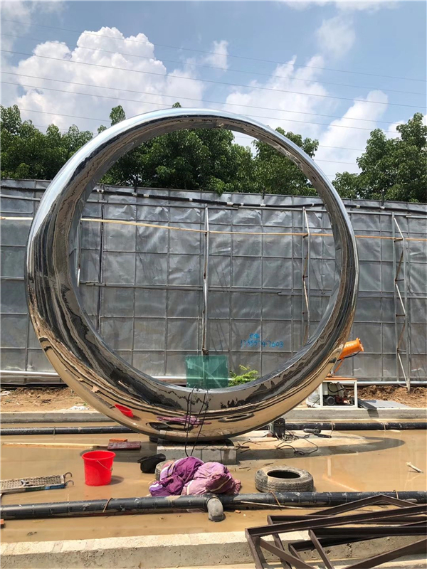 城市不锈钢雕塑.jpg 城市不锈钢雕塑.jpg