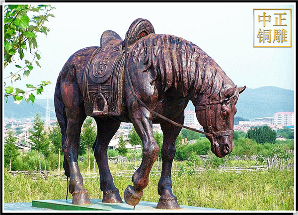 草原铜马雕塑.jpg 草原铜马雕塑.jpg