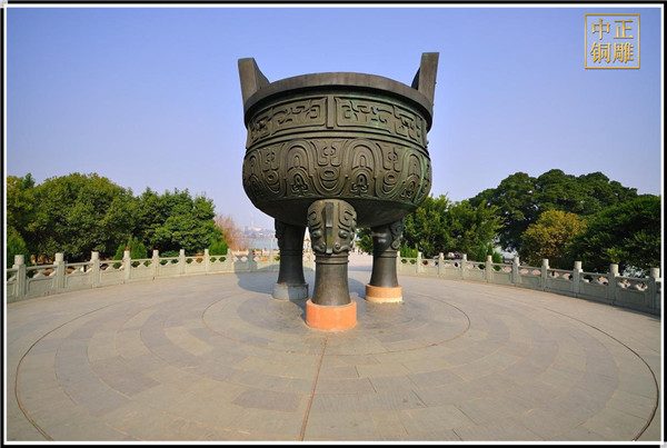圆鼎铸造.jpg 圆鼎铸造.jpg