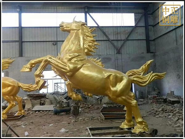 大型铜马街头摆件.jpg 大型铜马街头摆件.jpg