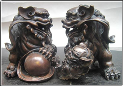 一对铜狮子摆件