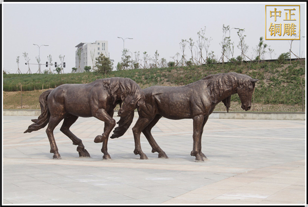 专业定做铜马雕塑.jpg
