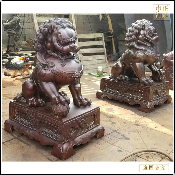 故宫爬狮动物雕塑