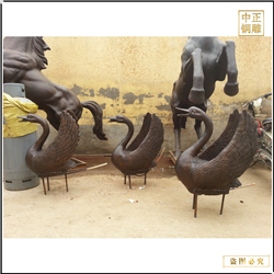 草坪商场铜天鹅摆件铸造