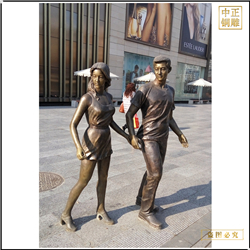 室外大型情侣铜雕塑