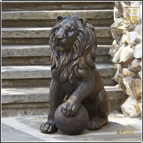 西方玩绣球铜狮子摆件