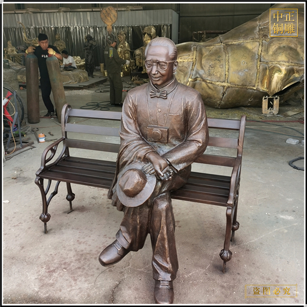 室外休息人物铜雕塑