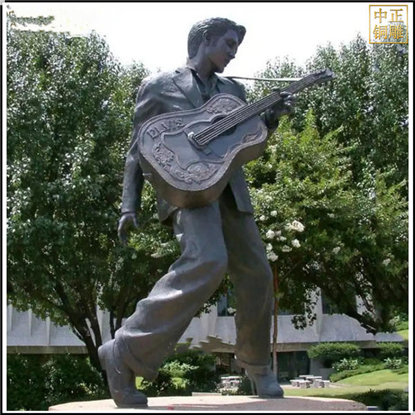 广场弹小提琴人物雕塑