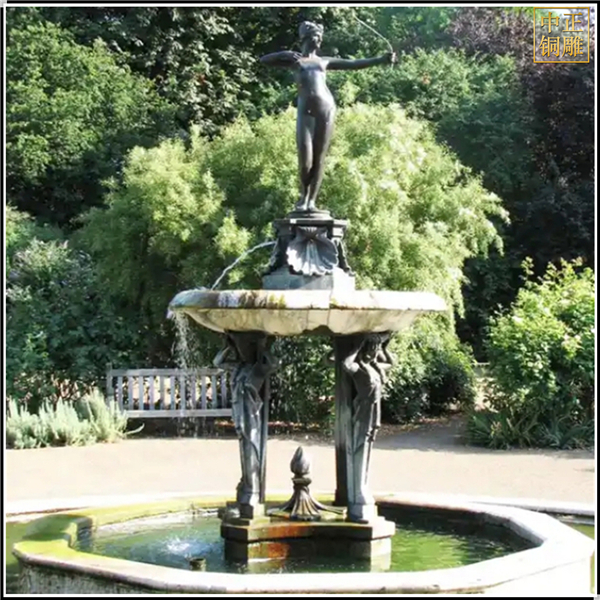 广场西方人物喷泉铜雕塑.jpg